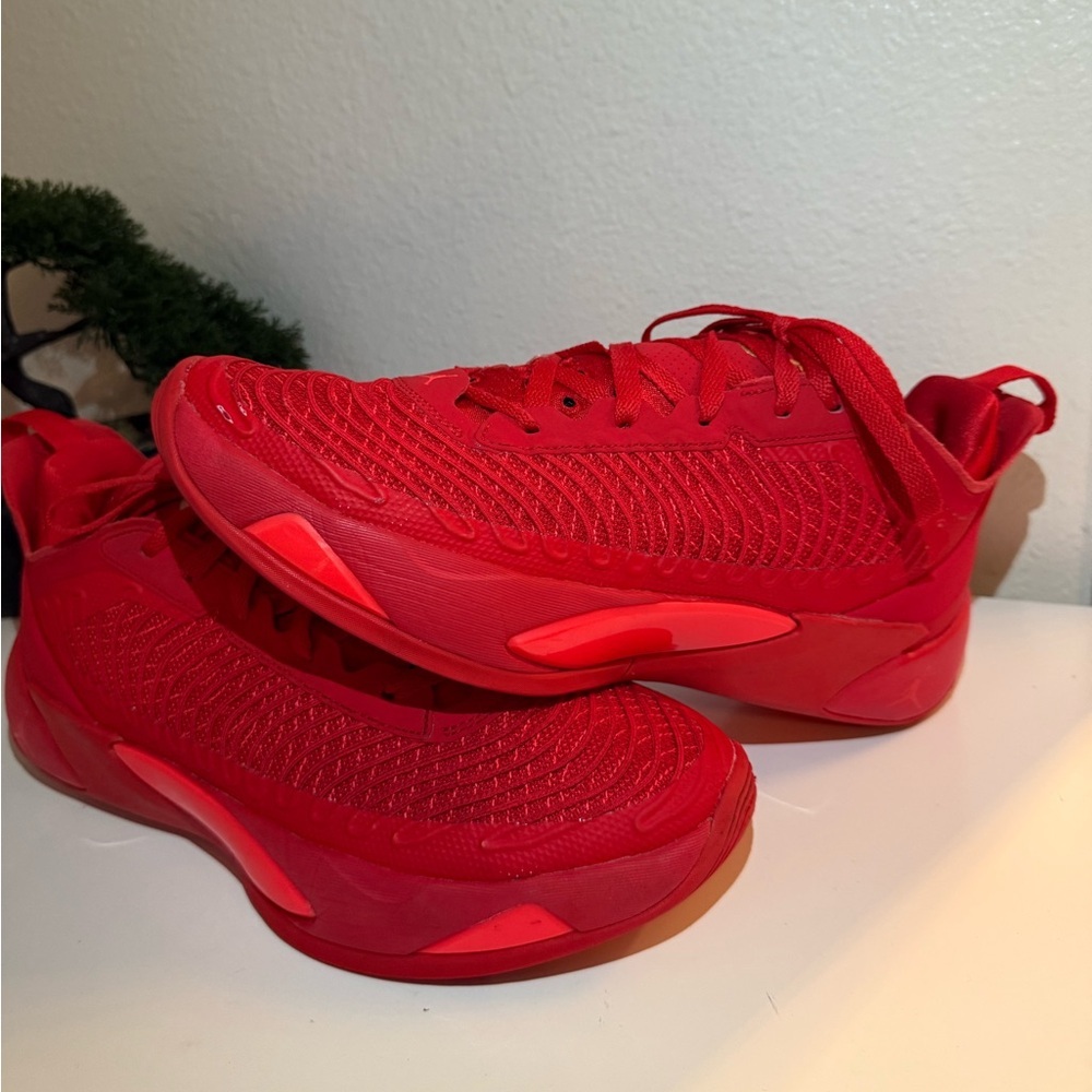 LUKA DONCIC #77 SIGNED JORDA LUKA 1 RED MAVERICKS BASKETBALL SHOES PSA/DNA - Picture 2 of 7